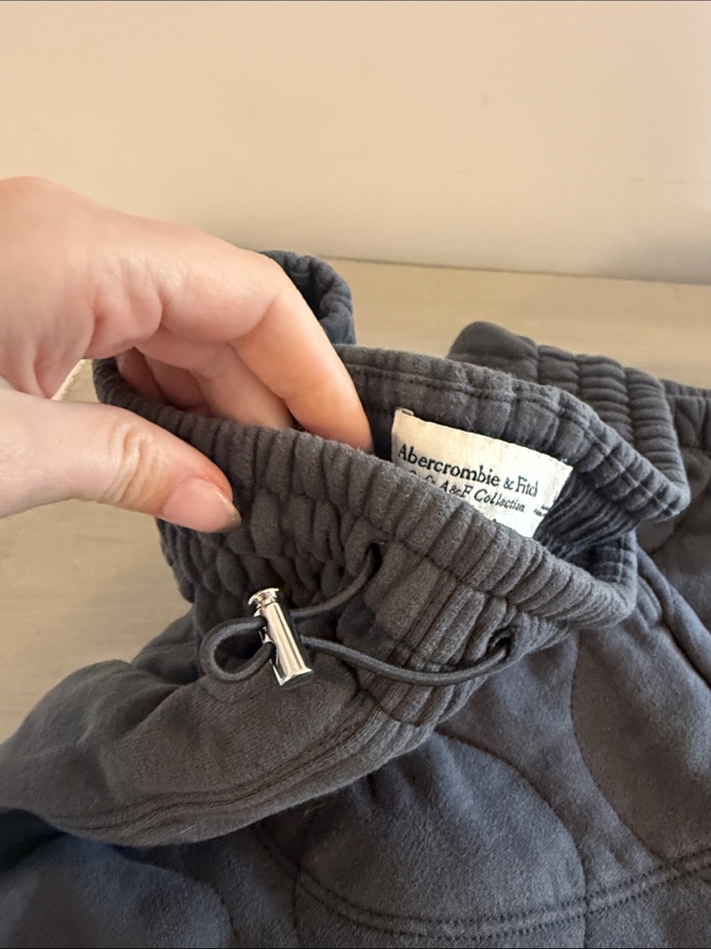 Quilted Wave-Pattern Sweatpants - Picture 3 of 5